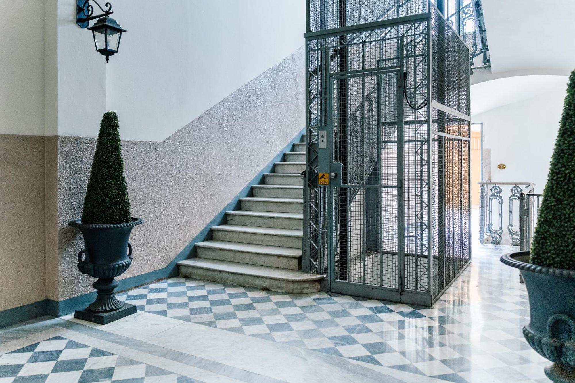 Indipendenza Mansion City Centre Болонья Экстерьер фото